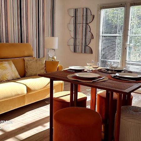 Rez-De-Chaussee Privatif Spacieux 3* D'Une Villa Centre Ville Йер Экстерьер фото