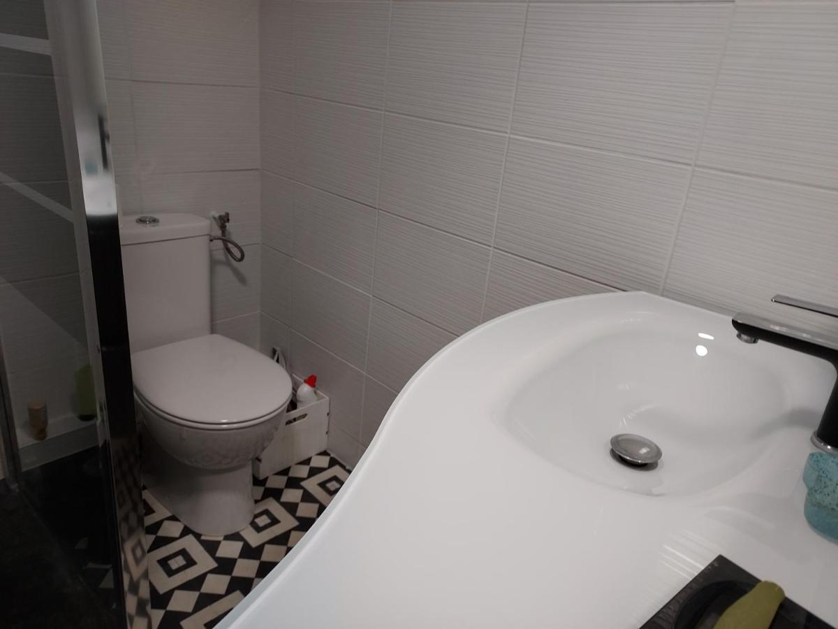Rez-De-Chaussee Privatif Spacieux 3* D'Une Villa Centre Ville Йер Экстерьер фото